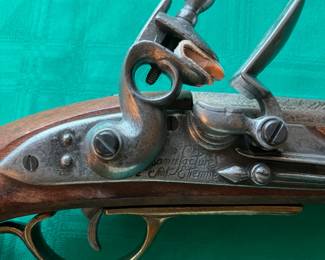 Replica French 1800 black powder gun + powder horn