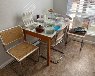 Kitchen table + 4 chairs - extension slides out
