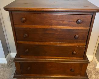 Small mahogany chest of drawers