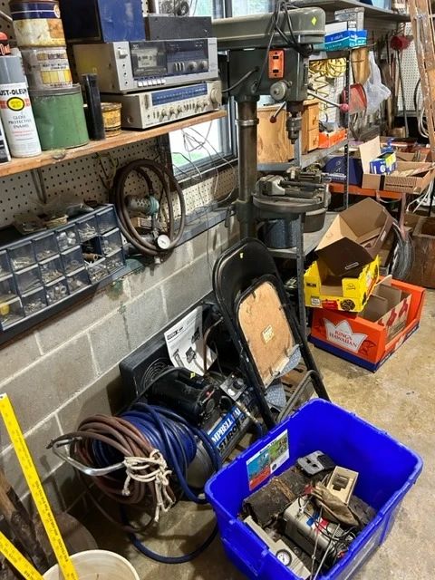 Cambell Hausfeld air compressor. Duracraft FM1214 drill press. With quick vises. 
