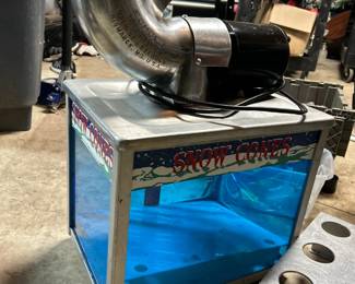 commercial sno-cone machine works perfectly