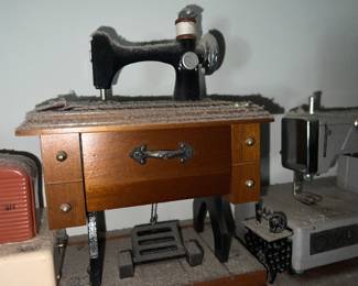 Tiny toy sewing machine