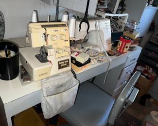 Baby Lock 5280e sewing serger machine $75