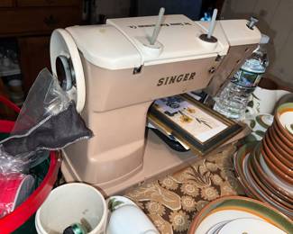 Singer Sewing Machine 401 $100