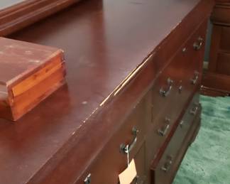 Triple dresser with mirror