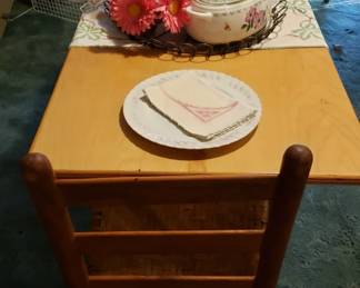 small table with 2 chairs