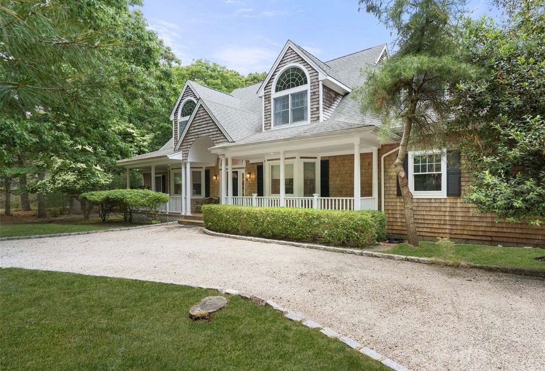 Estate sales by yasemin in Quogue, NY starts on 10/20/2023