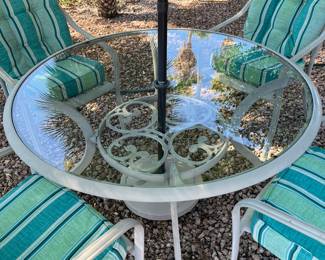 Patio Table w 4 Chairs, Umbrella w/ Base