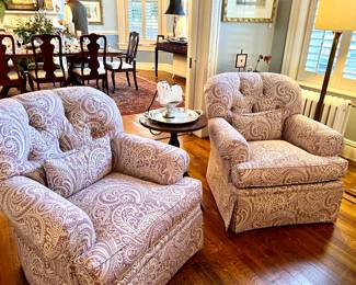 Club chairs, brass floor lamps, antique side table....