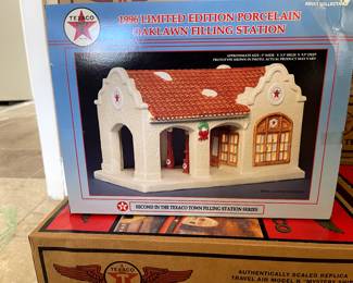 1996 Limited Edition Porcelain Oaklawn Filing Station.