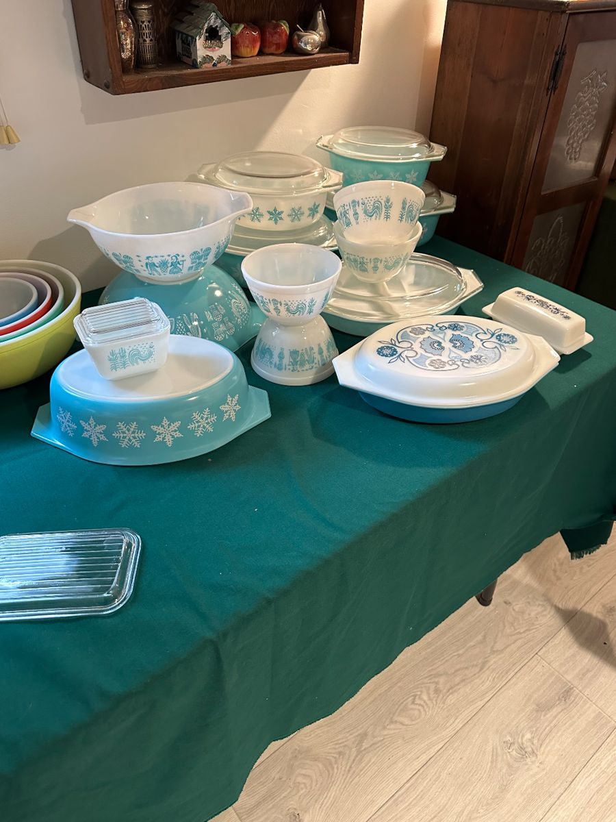 Collectors heaven, Pyrex, Jadeite, Fire... starts on 10/20/2023