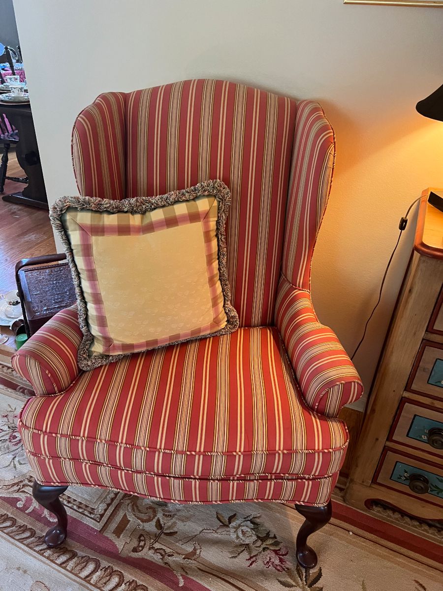 ESTATE SALE BY COLLEEN in Pittsford, NY starts on 10/20/2023