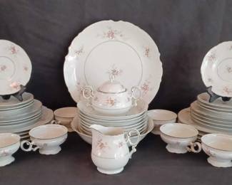 "Woodside: The Reserve" in Aiken, SC. Starts Closing on Sat 10/21 at 8p. Pickup is Mon 10/23 1-6p. Please click here to view more photos, descriptions, and current bids: https://ctbids.com/estate-sale/24354