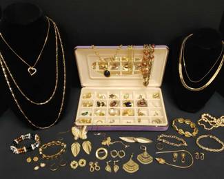 "Woodside: The Reserve" in Aiken, SC. Starts Closing on Sat 10/21 at 8p. Pickup is Mon 10/23 1-6p. Please click here to view more photos, descriptions, and current bids: https://ctbids.com/estate-sale/24354