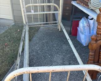 248 Vintage Twin Beds