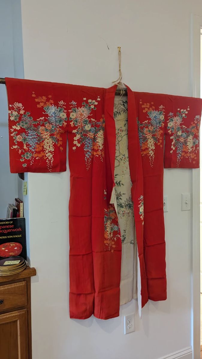 Beautifully lined vintage Japanese kimono silk