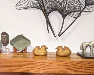 It's rare to have a pair of heavy bronze pigeon screen holders.