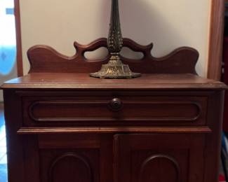 Beautiful wash stand and elegant table lamp 