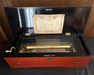 Beautiful cylinder music box 