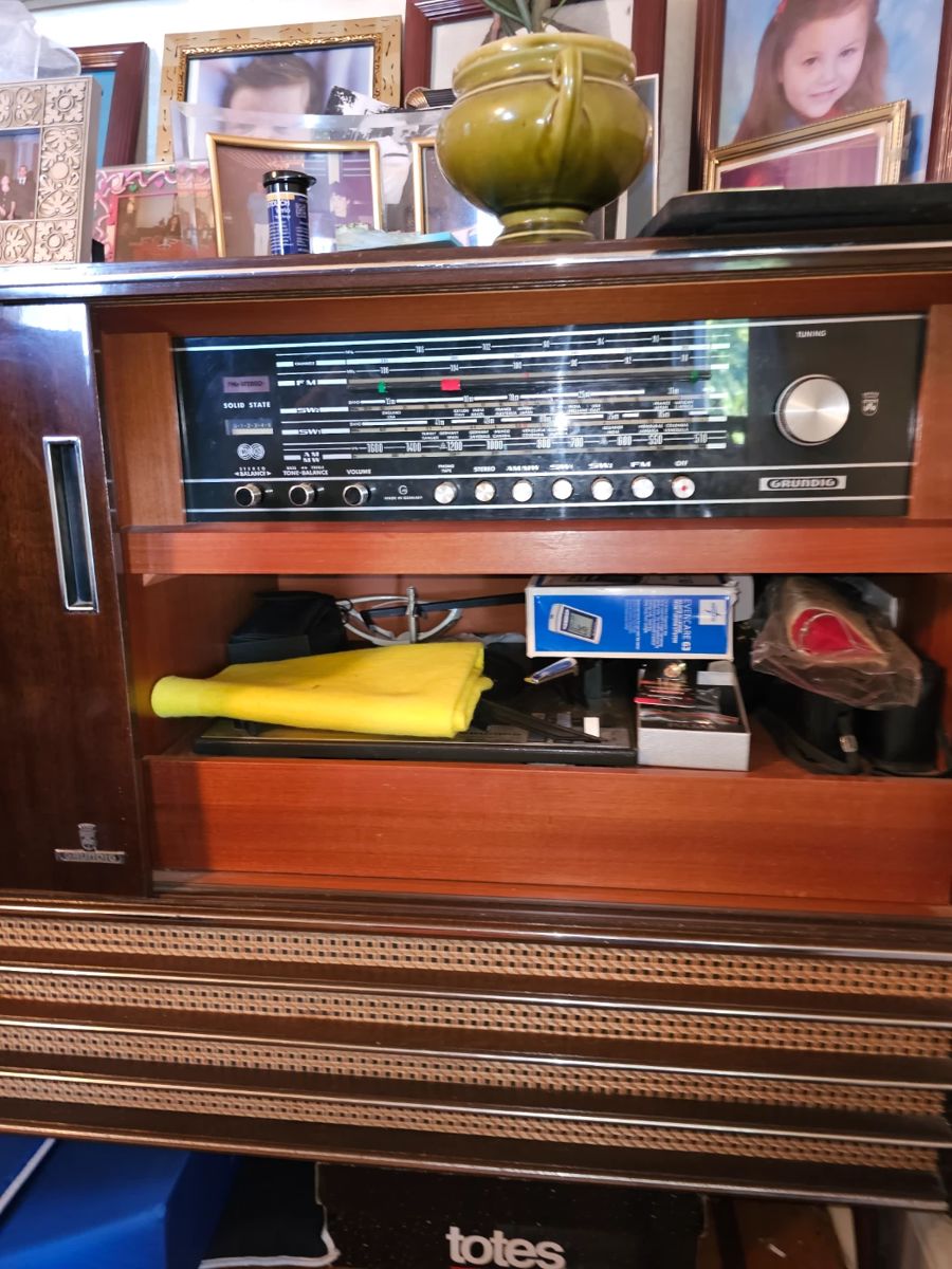 Belleville Estate sale house and full garage... starts on 10/21/2023