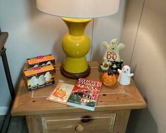 Broyhill Fontana Nightstand. Table Lamp and Decor.