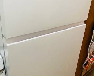 Hisense Refrigerator/Freezer. Top Condition. Mfg. 2021.