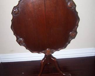 MAHOGANY PIE TABLE.  DATE FROM 1920