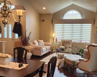 Gorgeous dinningroom and livingroom set thats actually condo or apartment sized and has leaves to expand