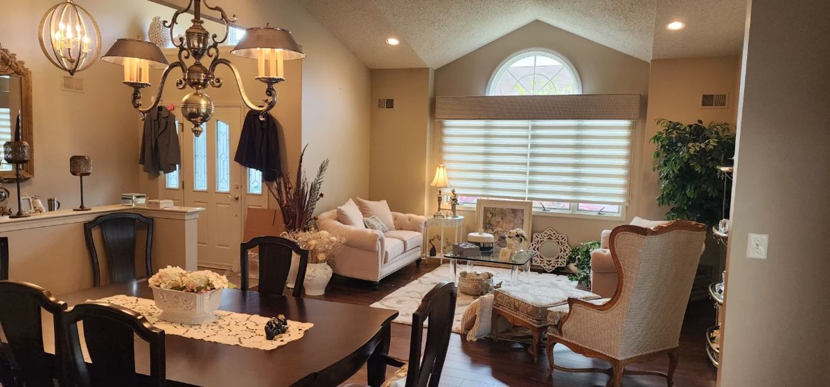 Gorgeous dinningroom and livingroom set thats actually condo or apartment sized and has leaves to expand