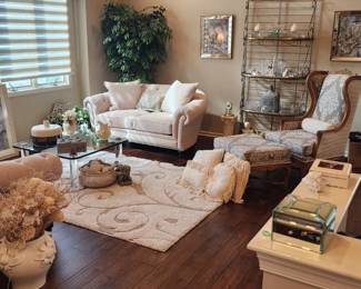 A very well kept livingroom/sitting room set that can be broken up or kept together and still look great in any room