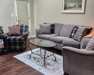 Pictures do this set no justice,  perfect for any sitting or tv room