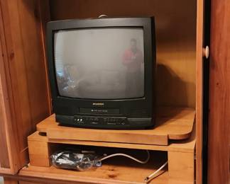 Entertainment center $100 or best offer
Free tv