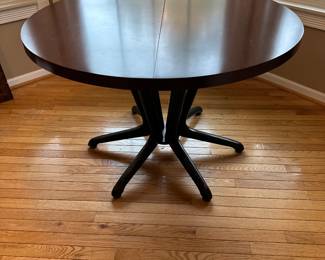 Round Kitchen Table 