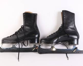 Lot 9518 Pair of Vintage Black Ice Skates  Riedell Red Wing Minnesota