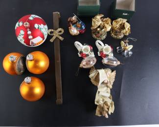 Lot 9067 Misc Lot of Christmas Decor and Ornaments
