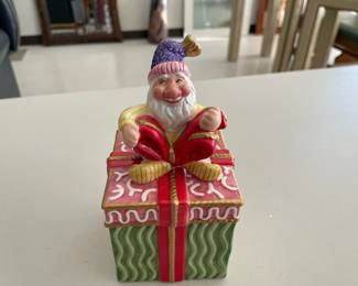 Lot 8214 Fitz and Floyd  Holiday Gnome Ceramic Trinket Box