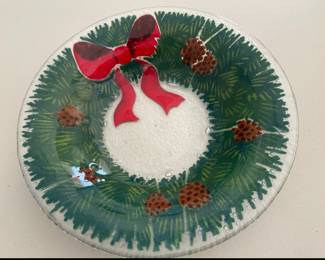 Lot 8202 Holiday Wreath  Fused Glass Bowl
