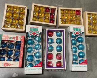 Lot 906 Lot of Boxed Vintage Glass Ornaments