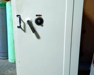 Vintage Underwriters Laboratories Tool Resisting Safe, #249026, Fire Classification C, T-20 Burglary 43397, With Keys And Built In 4 Drawer Filing Cabinet