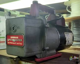Robinair VaccuMaster High Performance Vacuum Pump, Model 15600, Powers On