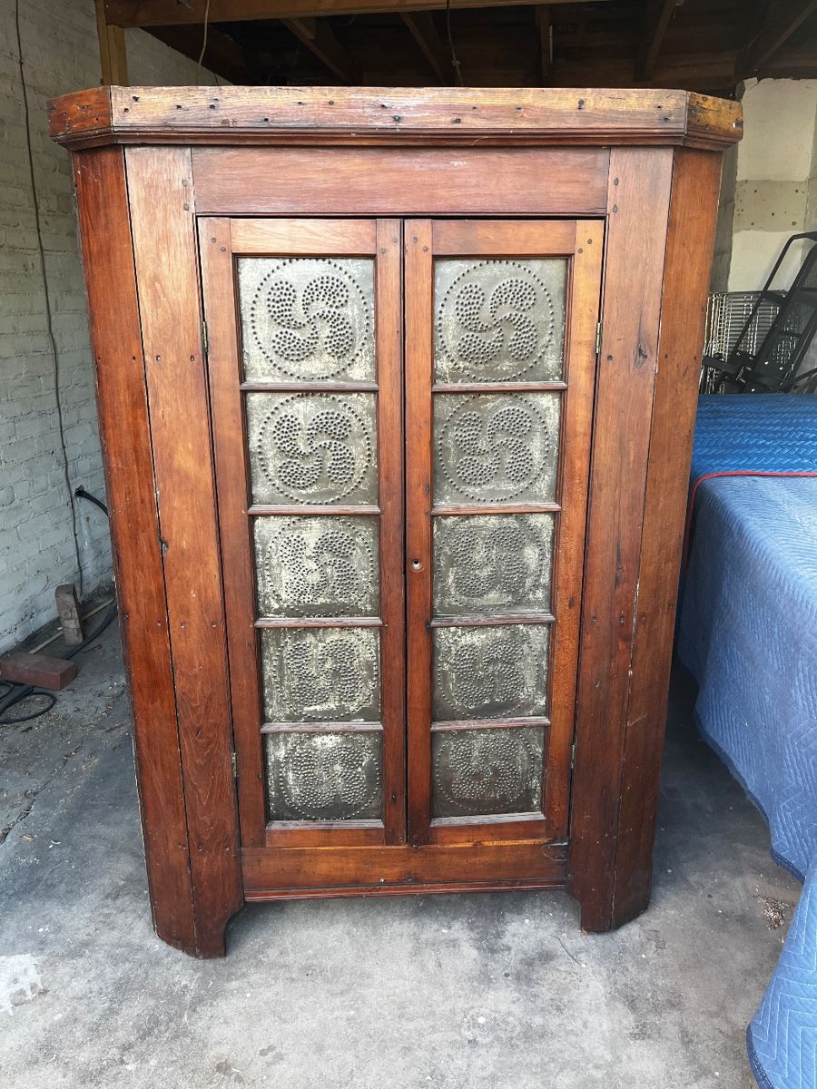 Estate Sale with lots of furniture! starts on 10/21/2023