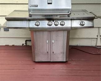 Lot 401 
Jenn Air Stainless Steel Three Burner Natural Gas Grill