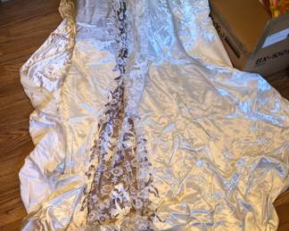 TRAIN OF WEDDING GOWN