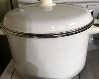 WHITE STOCK POT
