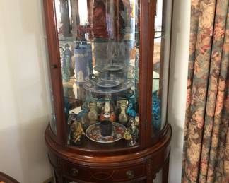 MAHOGANY ROUND DISPLAY CASE