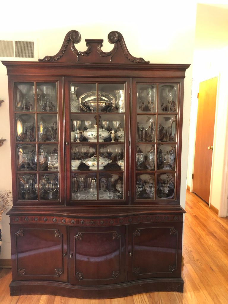 BEAUTIFUL BREAKFRONT