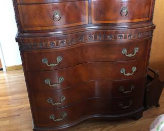 ANTIQUE MAHOGANY CHEST OF DRAWERS