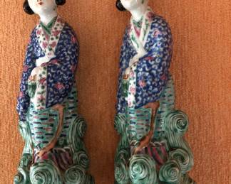 PAIR OF FIGURINES