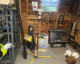 Twin-Head Adjustable Temporary Work Job Site Shop Light Tripod Base 