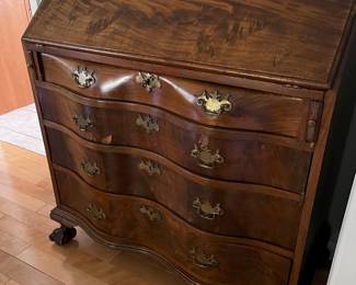 Serpentine Gov Winthrop Figural Maple or walnut.